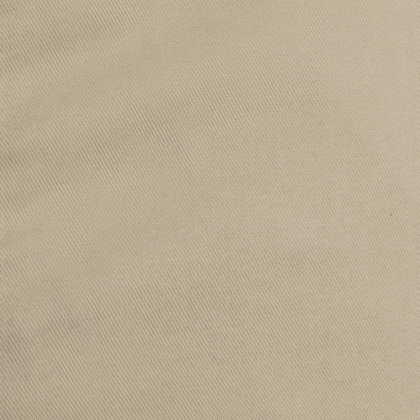 Close-up of the fabric of the Ilan GD chino in Comfort Twill Stretch in desert beige color