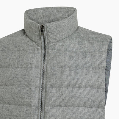 Collar and zipper on the Sow wool & cashmere down vest for men